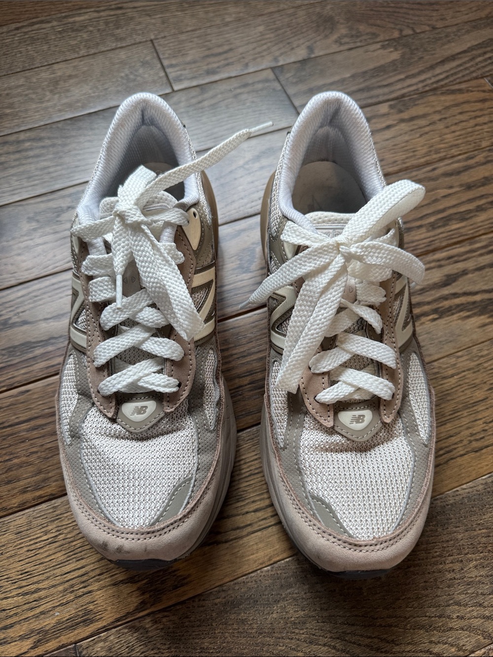the New Balance 990v6  Driftwood Timberwolf